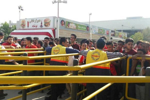 10 هزار نفر بدون بلیت الکترونیکی وارد ورزشگاه آزادی شدند!