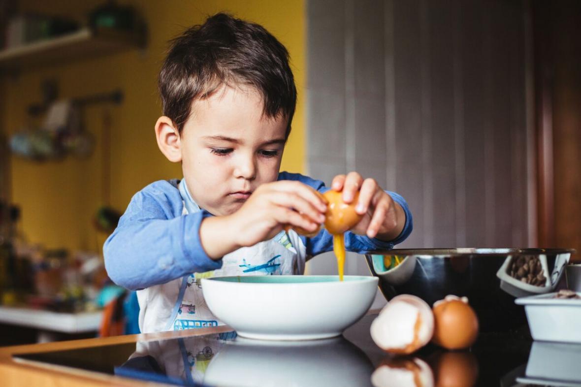 10 راه ساده برای آشپزی با بچه ها در روزهای قرنطینه