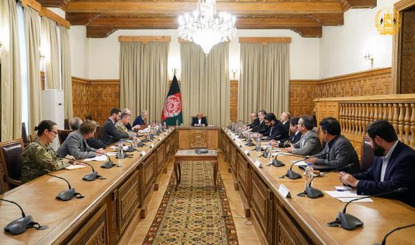 خبرنگاران خلیل زاد بار دیگر در کابل با اشرف غنی و عبدالله خبرنگاران خلیل زاد بار دیگر در کابل با اشرف غنی و عبدالله ملاقات کرد