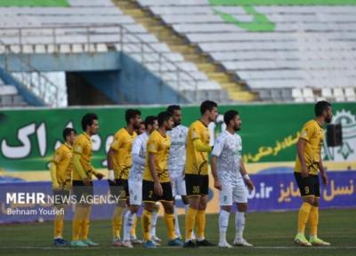 توقف سپاهان، برد گل گهر و شکست فولاد در نیمه نخست